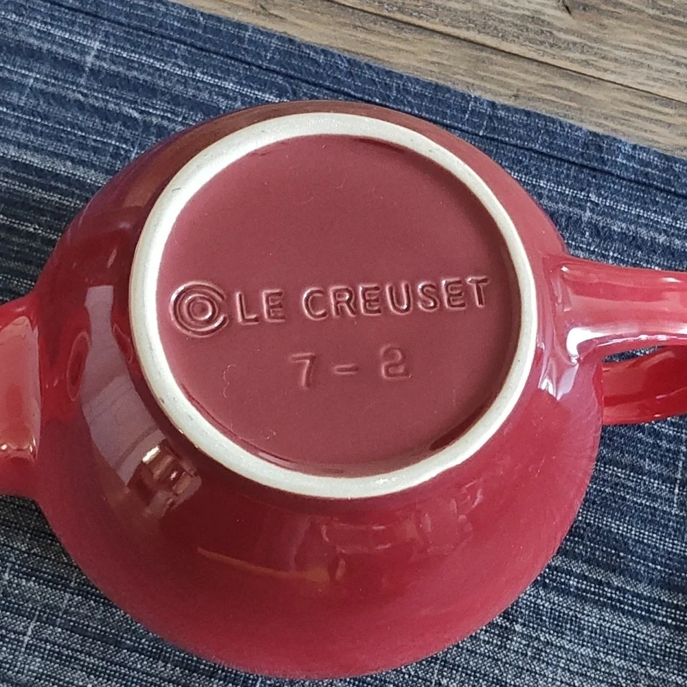 LE CREUSET TEAPOT WITH CUPS AND SAUCER SET